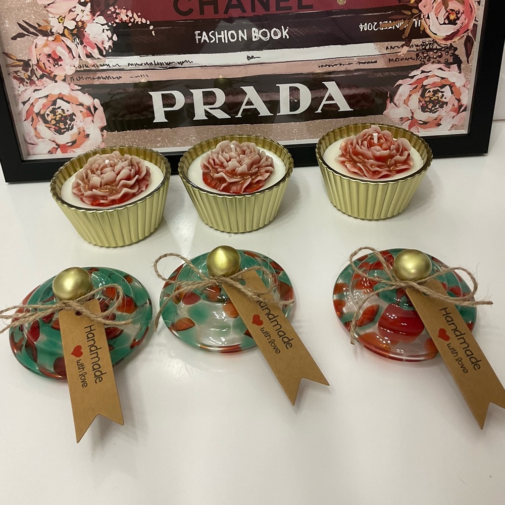 🕯️🌸 Set of 3 Handmade Scented Candles with Red Rose Design - Picture 3 of 6